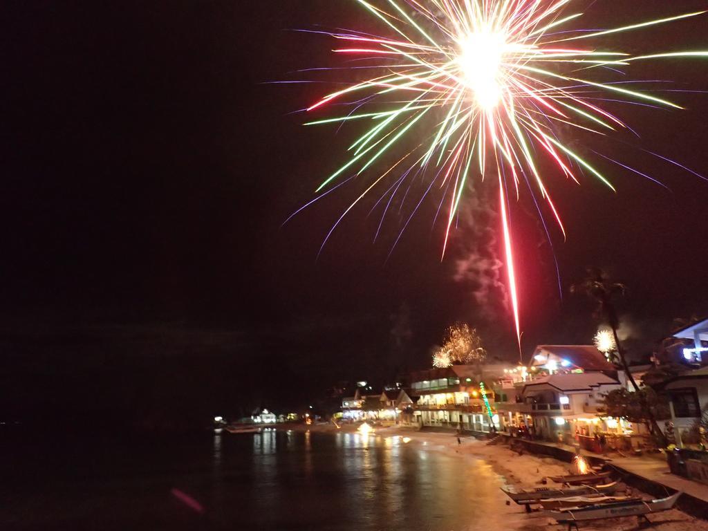Scandi Divers Puerto Galera Buitenkant foto