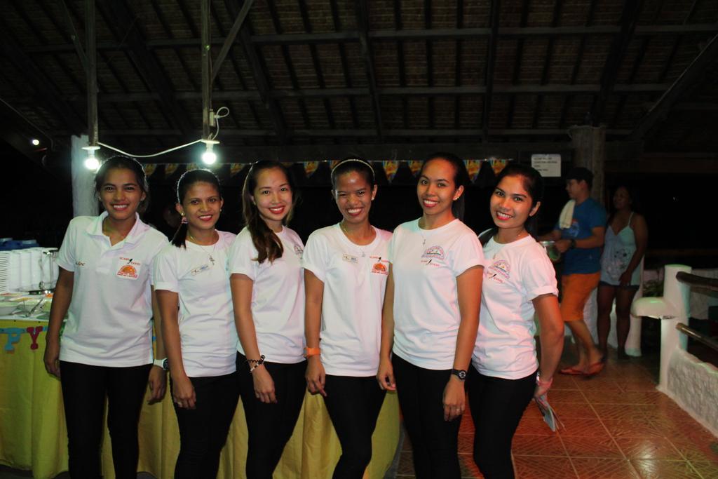 Scandi Divers Puerto Galera Buitenkant foto